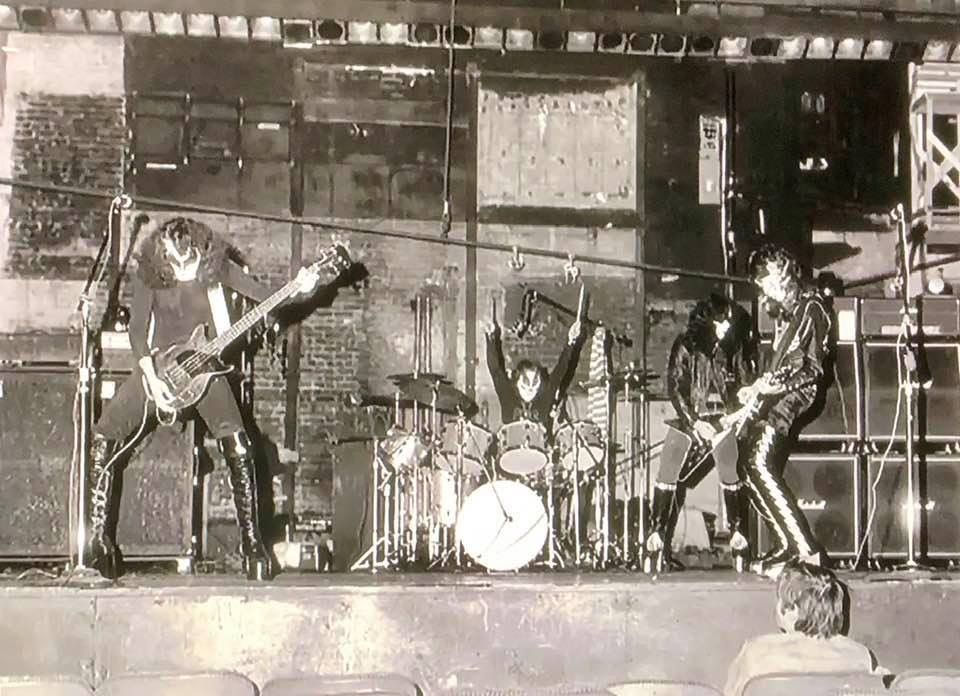 KISS rehearsing at the Fillmore East in New York 1973 : Photo Session | CFF Radio