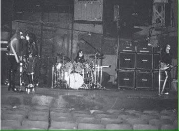 KISS rehearsing at the Fillmore East in New York 1973 - Narrow Shot : Photo Session | CFF Radio